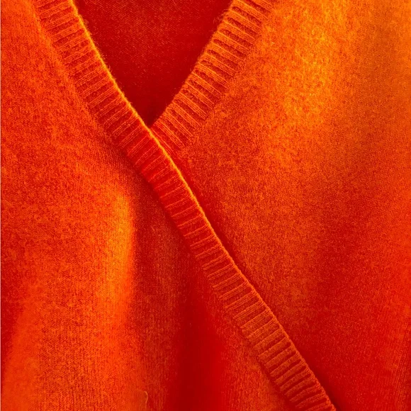 NWOT Willi Smith Cashmere Blend Orange V-neck Faux Wrap Fitted Sweater sz L. - Picture 2 of 5